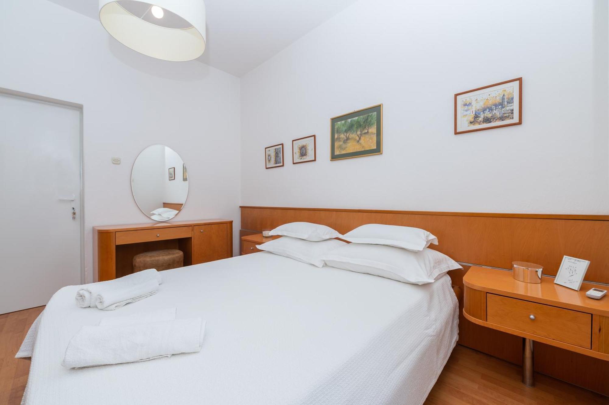 Apartments Sokol Makarska Exteriör bild